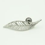 ミキモト（MIKIMOTO） K18パールブローチ　「リーフ」　9.5ｍｍ　10.40ｇ(真珠の重さ含む)　レディース　ブローチ　真珠　パール　葉（中古）