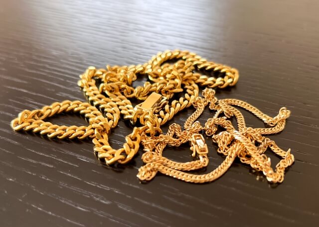 金のネックレスの価値を左右する要素とは